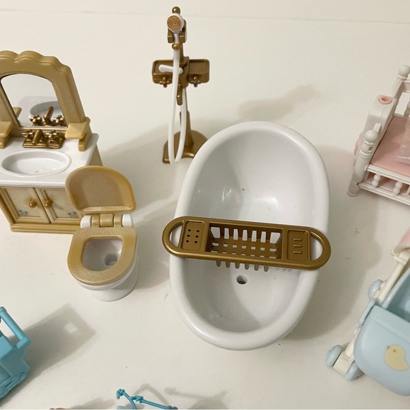 Calico Critters Miniature Doll House Furniture Assorted Accessories - Picture 7 of 16